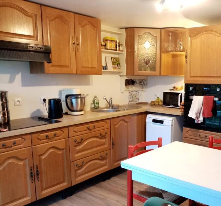 Chalet Pour Deux Personnes Saint-Pierre-du-Lorouër المظهر الخارجي الصورة